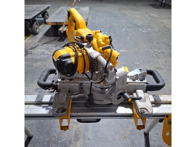 Afkortzaag met onderstel dewalt, dw774 - afbeelding 9 van  13