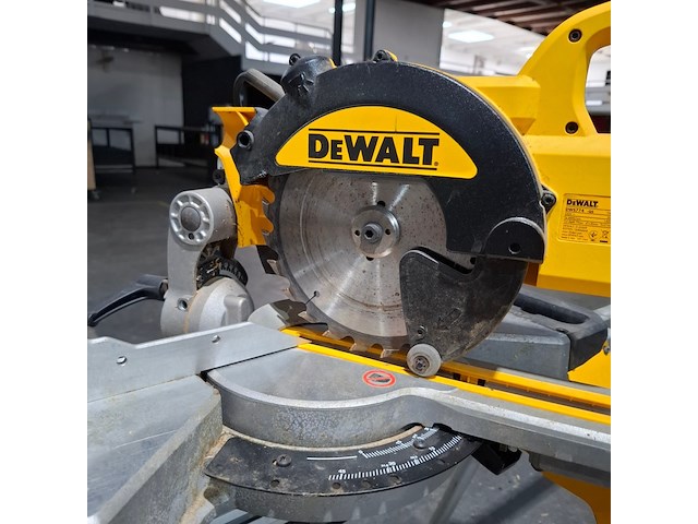 Afkortzaag met onderstel dewalt, dw774 - afbeelding 11 van  13