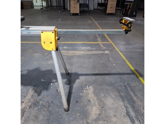 Afkortzaag met onderstel dewalt, dw774 - afbeelding 12 van  13
