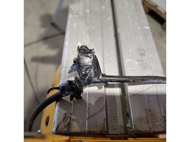 Afkortzaag op onderstel , dewalt, dws774 en de7033 - afbeelding 4 van  12