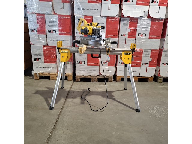 Afkortzaag op onderstel , dewalt, dws774 en de7033 - afbeelding 1 van  12