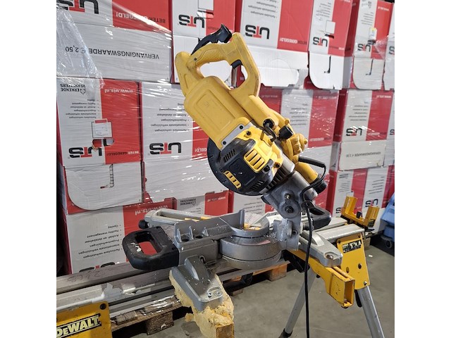Afkortzaag op onderstel , dewalt, dws774 en de7033 - afbeelding 8 van  12