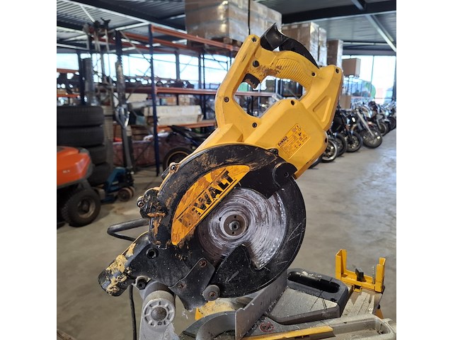 Afkortzaag op onderstel , dewalt, dws774 en de7033 - afbeelding 9 van  12