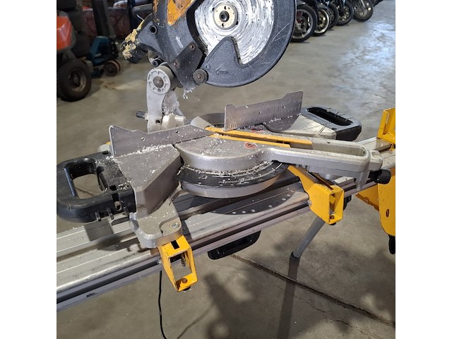 Afkortzaag op onderstel , dewalt, dws774 en de7033 - afbeelding 11 van  12