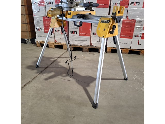 Afkortzaag op onderstel , dewalt, dws774 en de7033 - afbeelding 12 van  12