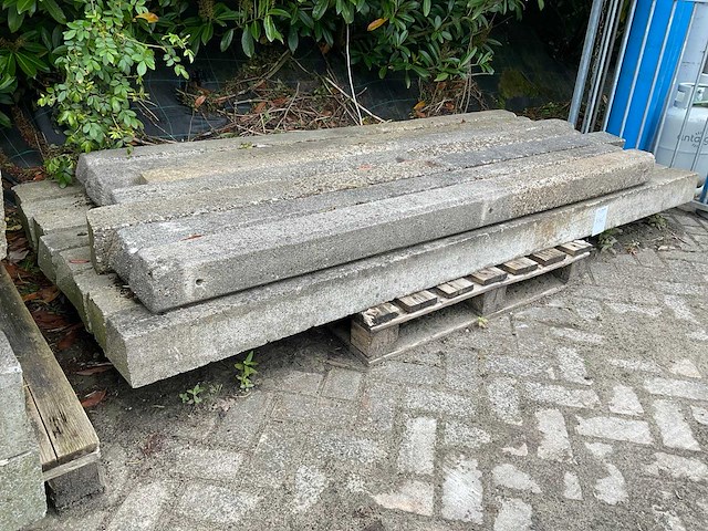 Afrasteringspalen en vloerdelen, beton - afbeelding 3 van  9