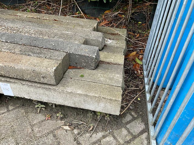 Afrasteringspalen en vloerdelen, beton - afbeelding 4 van  9