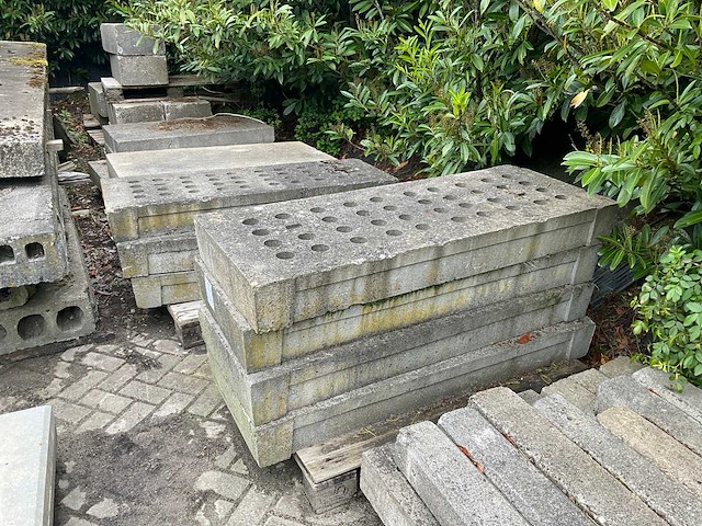 Afrasteringspalen en vloerdelen, beton - afbeelding 6 van  9
