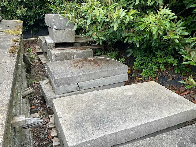 Afrasteringspalen en vloerdelen, beton - afbeelding 7 van  9