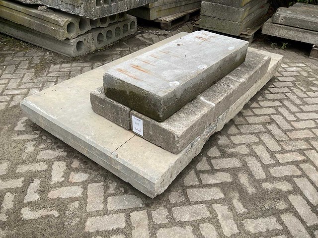 Afrasteringspalen en vloerdelen, beton - afbeelding 8 van  9