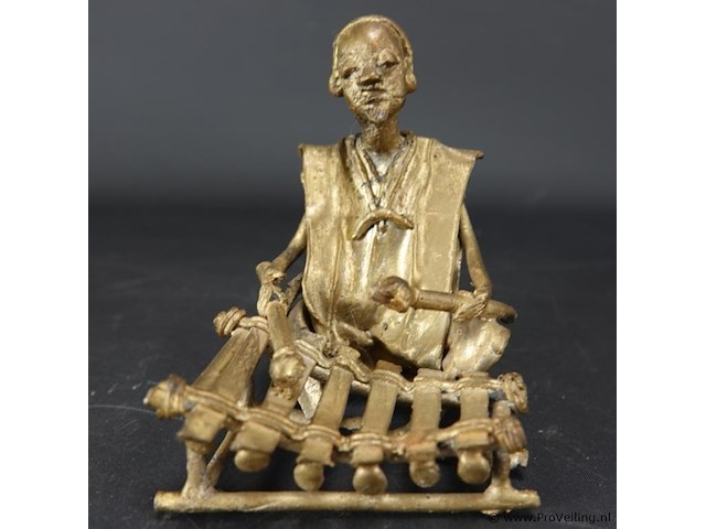 Afrikaanse bronzen balafon speler - afbeelding 2 van  5