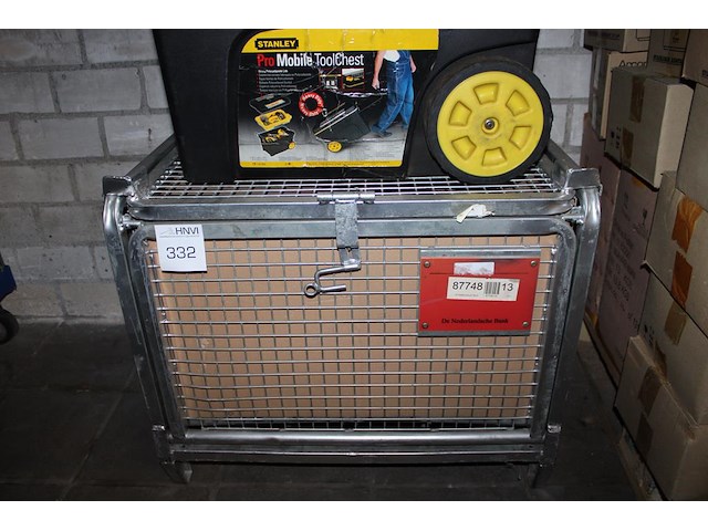 Afsluitbare opbergbox met afmeting 70 x 60 x 59 cm. - afbeelding 1 van  2