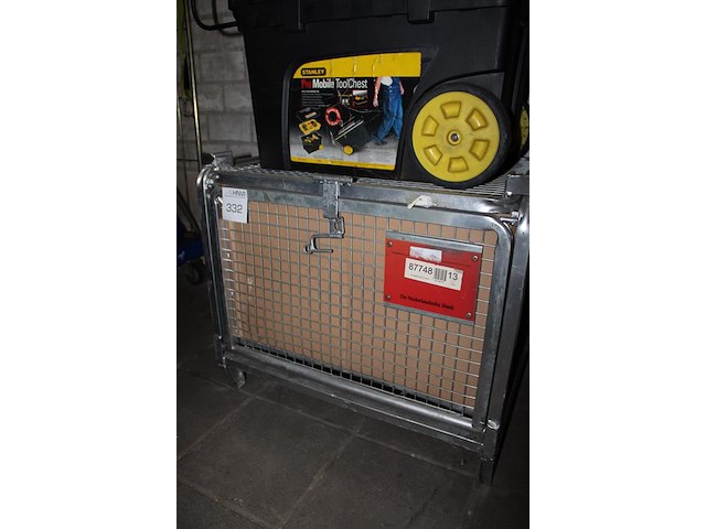 Afsluitbare opbergbox met afmeting 70 x 60 x 59 cm. - afbeelding 2 van  2