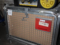 Afsluitbare opbergbox met afmeting 70 x 60 x 59 cm. - afbeelding 2 van  2