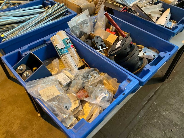 Afsluiter en divers - afbeelding 1 van  7