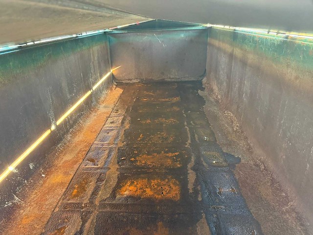 Afval afzetcontainer 16m3 met hydraulische kleppen - afbeelding 4 van  11