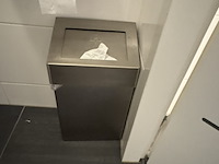 Afvalbak en divers schoonmaakgerief - afbeelding 4 van  5