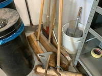 Afvalbakken en schoonmaakgerei - afbeelding 7 van  8