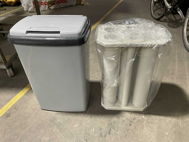 Afvalcontainer bekers en vlamdovende prullenbak - afbeelding 3 van  5