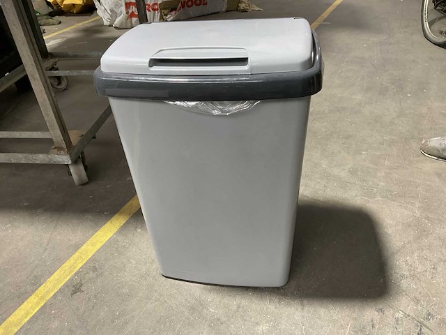 Afvalcontainer bekers en vlamdovende prullenbak - afbeelding 4 van  5