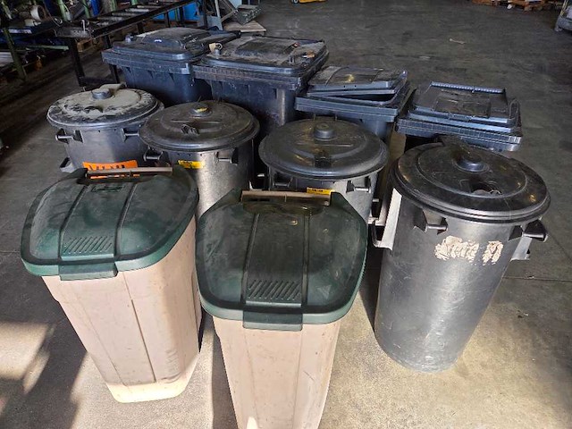 Afvalcontainer - afbeelding 2 van  7