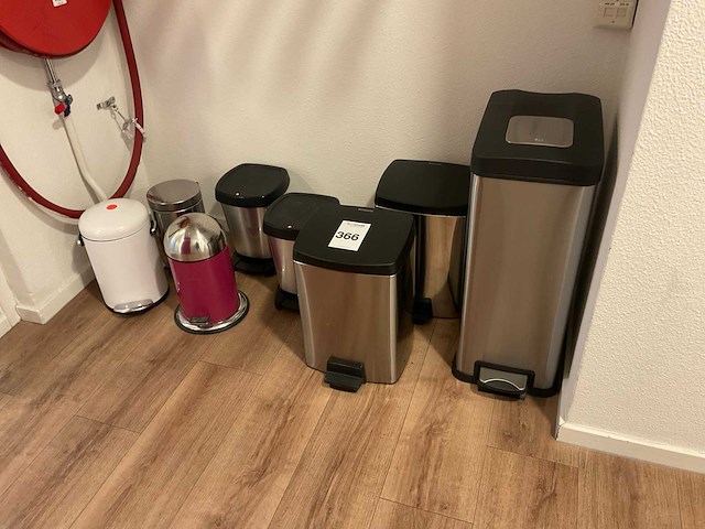 Afvalemmers (8x) - afbeelding 1 van  5