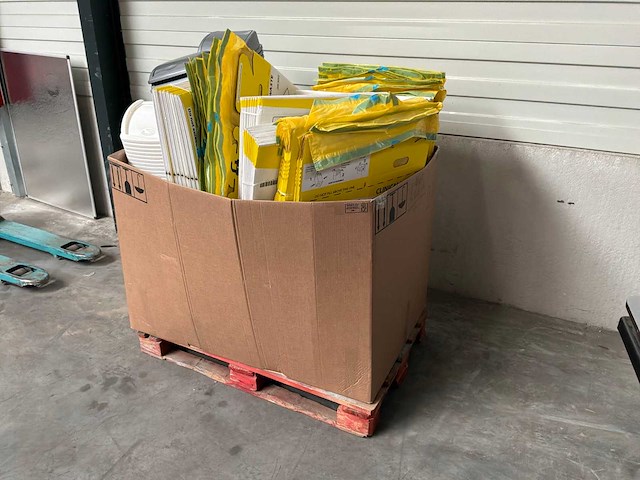 Afvalemmers, desinfectie middelen en clinical waste verpakkingen - afbeelding 1 van  6