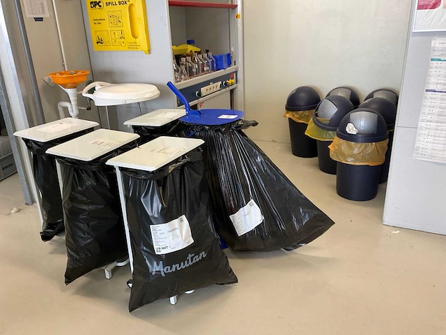 Afvalemmers & prullenbakken (12x) - afbeelding 1 van  3