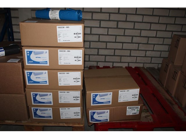 Afvalzakken w.o. 65 x 140 cm in 7 dozen. 70 rollen. - afbeelding 1 van  2