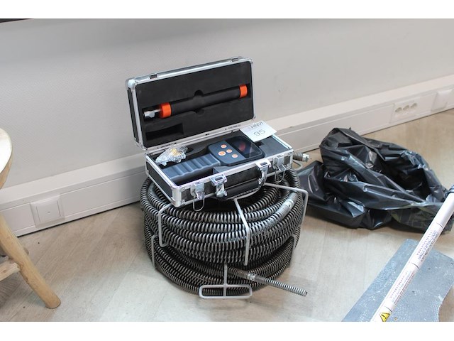 Afvoerzoeker vevor type 512 receiver in koffer. incl. twee rollen met rioolveer. - afbeelding 1 van  3