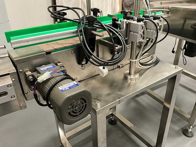 Afvul-, sluit- en etiketteerlijn - afbeelding 10 van  27