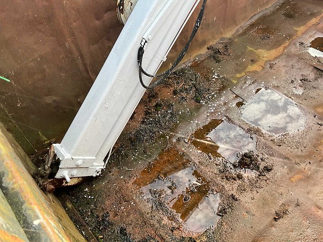 Afzet afvalcontainer met laadkraan - afbeelding 15 van  18