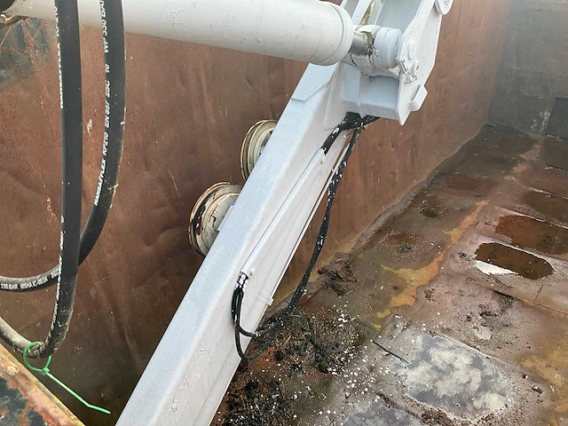 Afzet afvalcontainer met laadkraan - afbeelding 16 van  18