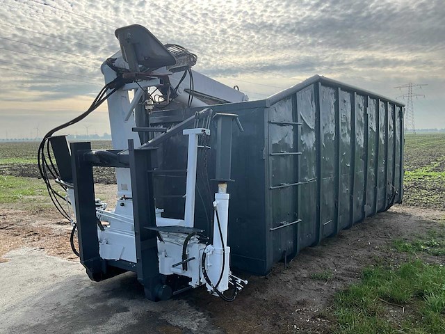 Afzet afvalcontainer met laadkraan - afbeelding 3 van  18