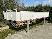 Afzetbaar vrachtwagenframe met twistlocks en aluminium schotten – 7.250 × 2.510 mm – zonder bodem