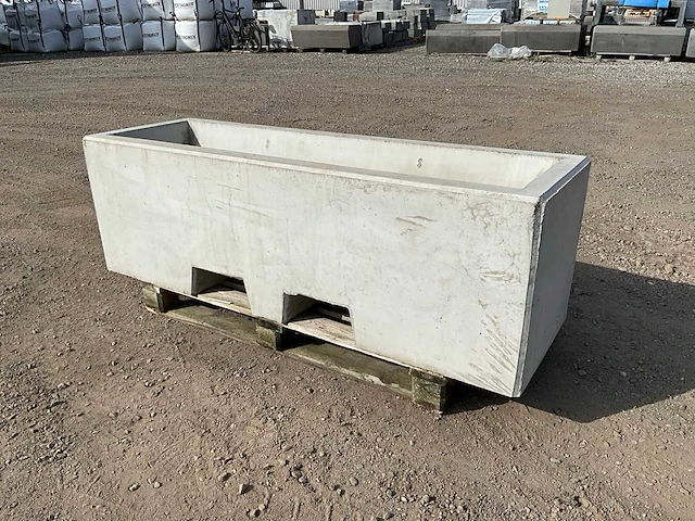 Afzetblok beton met bloembak 160 cm - afbeelding 5 van  6