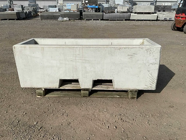Afzetblok beton met bloembak 160 cm - afbeelding 6 van  6
