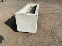 Afzetblok beton met bloembak 160 cm - afbeelding 1 van  6