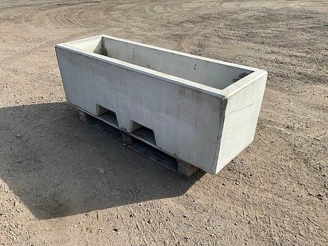Afzetblok beton met bloembak 160 cm - afbeelding 4 van  6