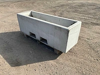 Afzetblok beton met bloembak 160 cm - afbeelding 4 van  6