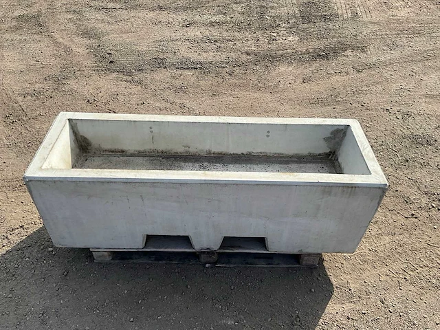Afzetblok beton met bloembak 160 cm - afbeelding 3 van  6