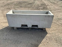 Afzetblok beton met bloembak 160 cm - afbeelding 5 van  6