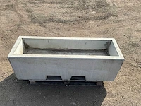 Afzetblok beton met bloembak 160 cm - afbeelding 6 van  6