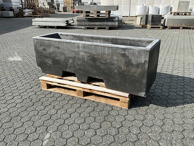 Afzetblok beton met bloembak antraciet 160 cm - afbeelding 1 van  9
