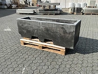 Afzetblok beton met bloembak antraciet 160 cm
