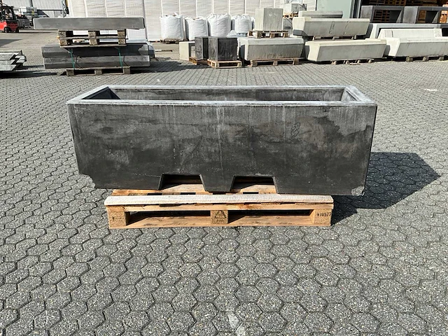 Afzetblok beton met bloembak antraciet 160 cm - afbeelding 2 van  9