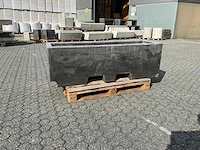 Afzetblok beton met bloembak antraciet 160 cm - afbeelding 3 van  9