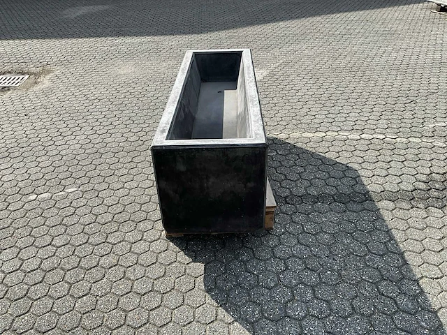 Afzetblok beton met bloembak antraciet 160 cm - afbeelding 7 van  9