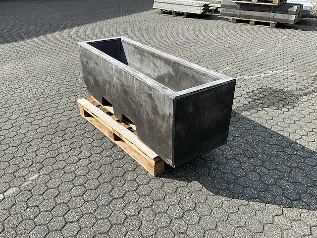 Afzetblok beton met bloembak antraciet 160 cm - afbeelding 8 van  9