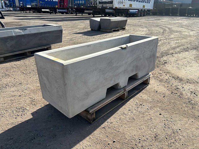 Afzetblok/bloembak beton - grijs 156 x 50 x 50 cm - afbeelding 2 van  4